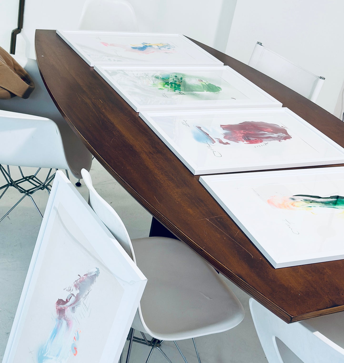 BELLE / 50 x 70 CM GERAHMT