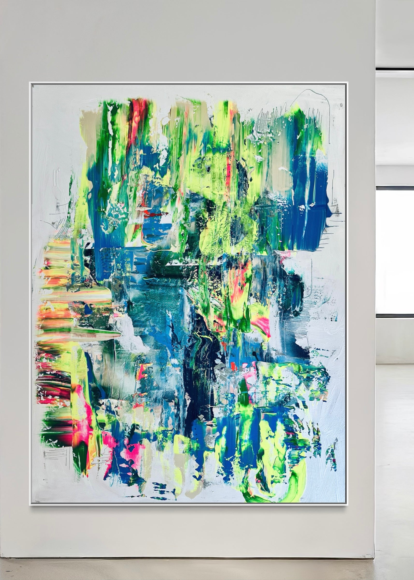 Original Artwork – Abstrakte Malerei / Contemporary Art
Diese Leinwandarbeit ist Teil eines fortlaufenden künstlerischen Prozesses, in dem Farbe als eigenständige Sprache eingesetzt wird. Theresa Kallrath verzichtet bewusst auf Schwarz und entwickelt stattdessen Tiefe, Kontrast und Spannung ausschließlich über Farbkompositionen.
Über mehrere Wochen hinweg entsteht das Werk in einem offenen Prozess: Schichten werden aufgebaut, verändert, überarbeitet. Linien greifen ein, Flächen werden gebrochen, neu definie